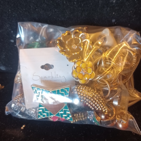 Fashion Rings - Picture 15 of 15